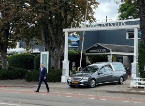 Voor een afscheidsplechtigheid in Lommerrijk Hillegersberg. A.J. van Essen Uitvaart Hillegersberg - Schiebroek 